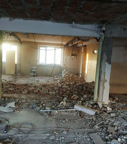 Rozebrane ściany pomieszczenia